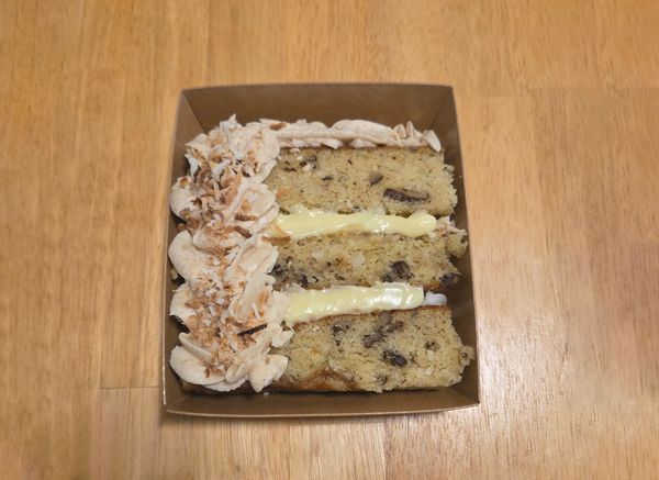 Italian cream cake slice