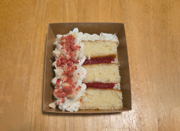 strawberry vanilla cake slice